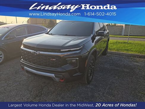 Used 2025 Chevrolet Traverse Z71 w/ Driver Confidence Package AWD/4WD image 3