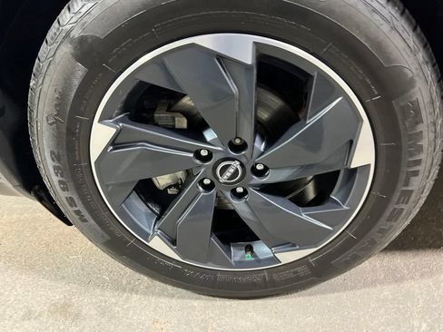 Used 2024 Nissan Rogue SV AWD/4WD image 34