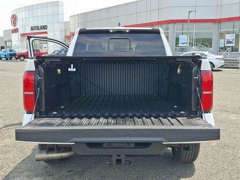 Used 2025 Toyota Tacoma SR5 w/ SR5 Upgrade Package AWD/4WD image 29