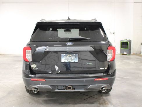 Used 2021 Ford Explorer XLT w/ Equipment Group 202A AWD/4WD image 8