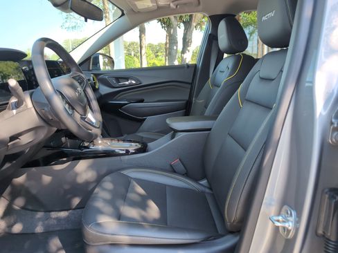 Used 2025 Chevrolet Trax ACTIV image 16