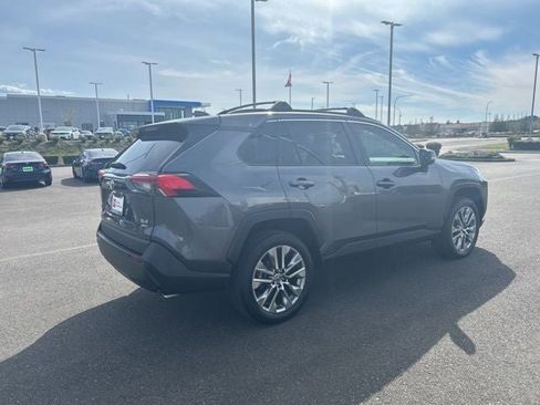 Used 2022 Toyota RAV4 XLE Premium AWD/4WD image 8