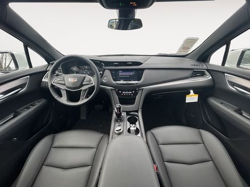 New 2026 Cadillac XT5 Luxury image 13