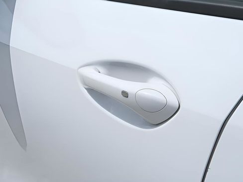 Used 2025 Chevrolet Trax RS w/ Sunroof Package FWD image 36