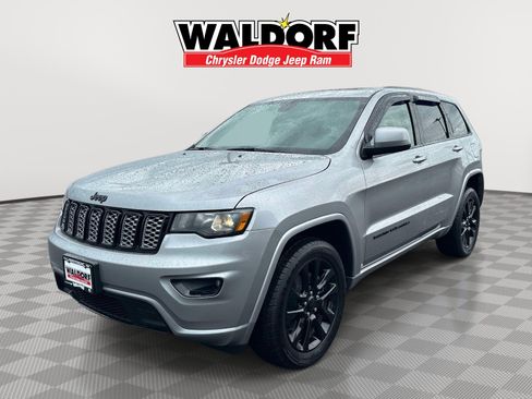 Used 2021 Jeep Grand Cherokee Laredo X AWD/4WD image 3