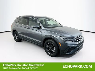 Used 2023 Volkswagen Tiguan SE w/ Panoramic Sunroof Package