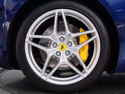 Used 2017 Ferrari California T RWD image 40