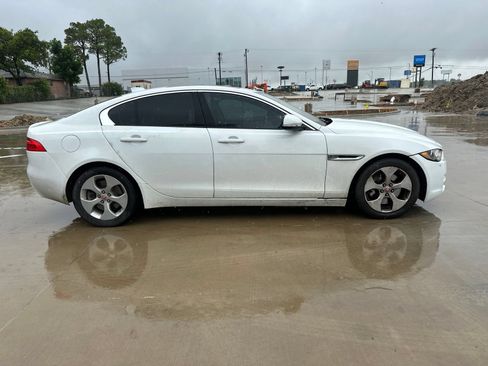 Used 2017 Jaguar XE RWD image 6