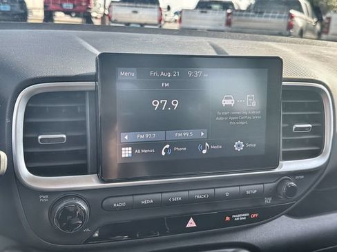 Used 2025 Hyundai Venue SEL FWD image 13