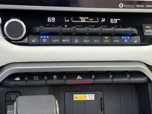 Used 2023 Toyota Sequoia Capstone AWD/4WD image 23