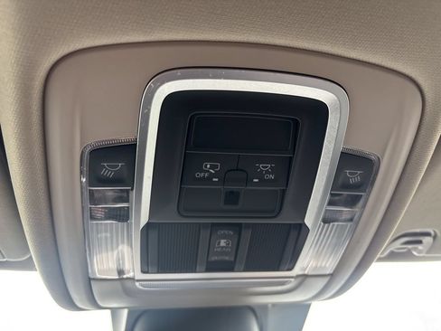 Used 2022 RAM 1500 Laramie AWD/4WD image 30