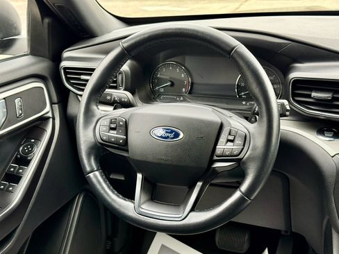 Used 2020 Ford Explorer XLT w/ Equipment Group 202A image 23