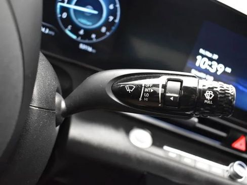 Used 2024 Hyundai Elantra SEL image 25