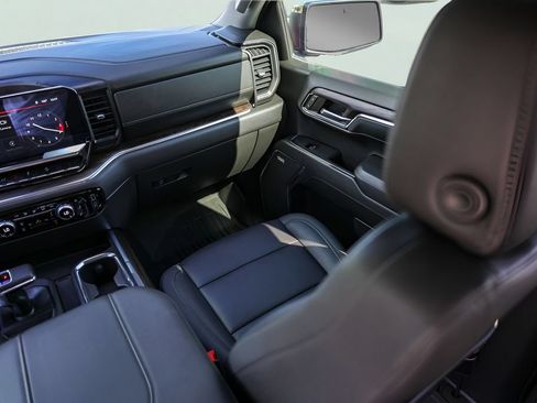 Used 2024 GMC Sierra 1500 SLT AWD/4WD image 30