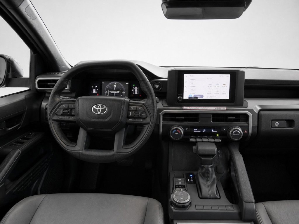 Used 2025 Toyota Tacoma SR5 AWD/4WD image 35