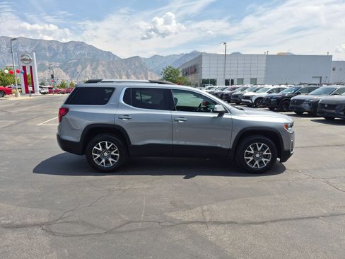 Used 2023 GMC Acadia SLT AWD/4WD image 2