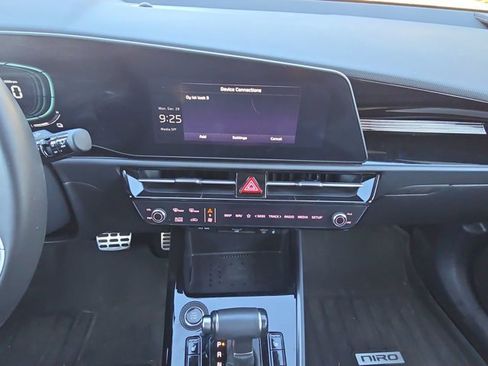 Used 2023 Kia Niro EX Touring image 15