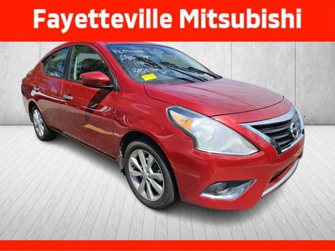 Used 2015 Nissan Versa SL image 2