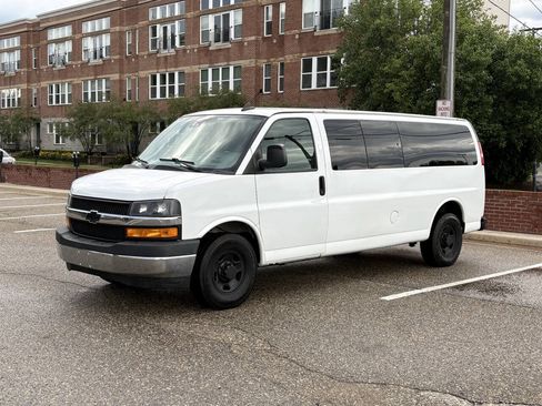 Used 2019 Chevrolet Express 3500 LT w/ LT Preferred Equipment Group RWD image 1