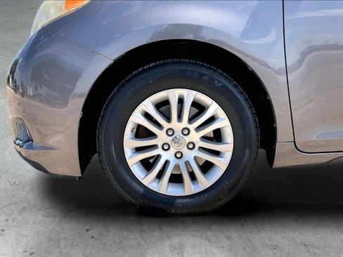 Used 2011 Toyota Sienna XLE w/ Entertainment Pkg FWD image 31
