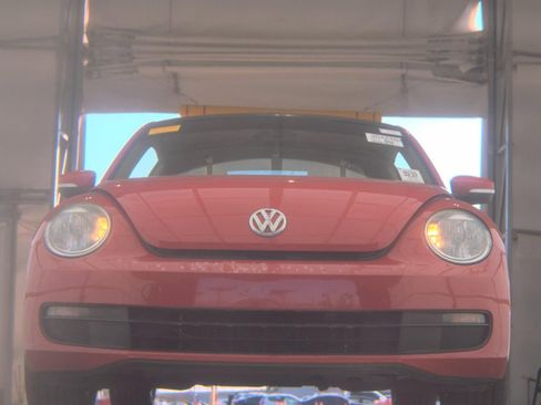 Used 2013 Volkswagen Beetle 2.5 image 8