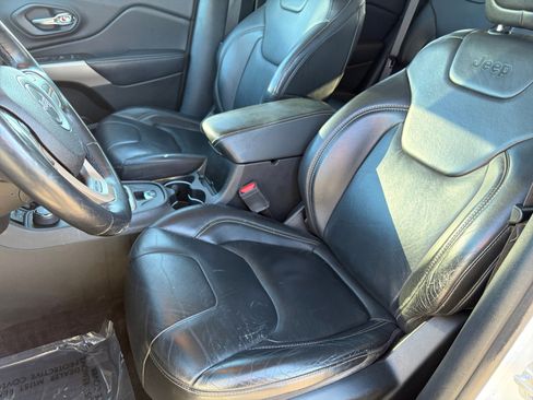 Used 2018 Jeep Cherokee Limited image 14