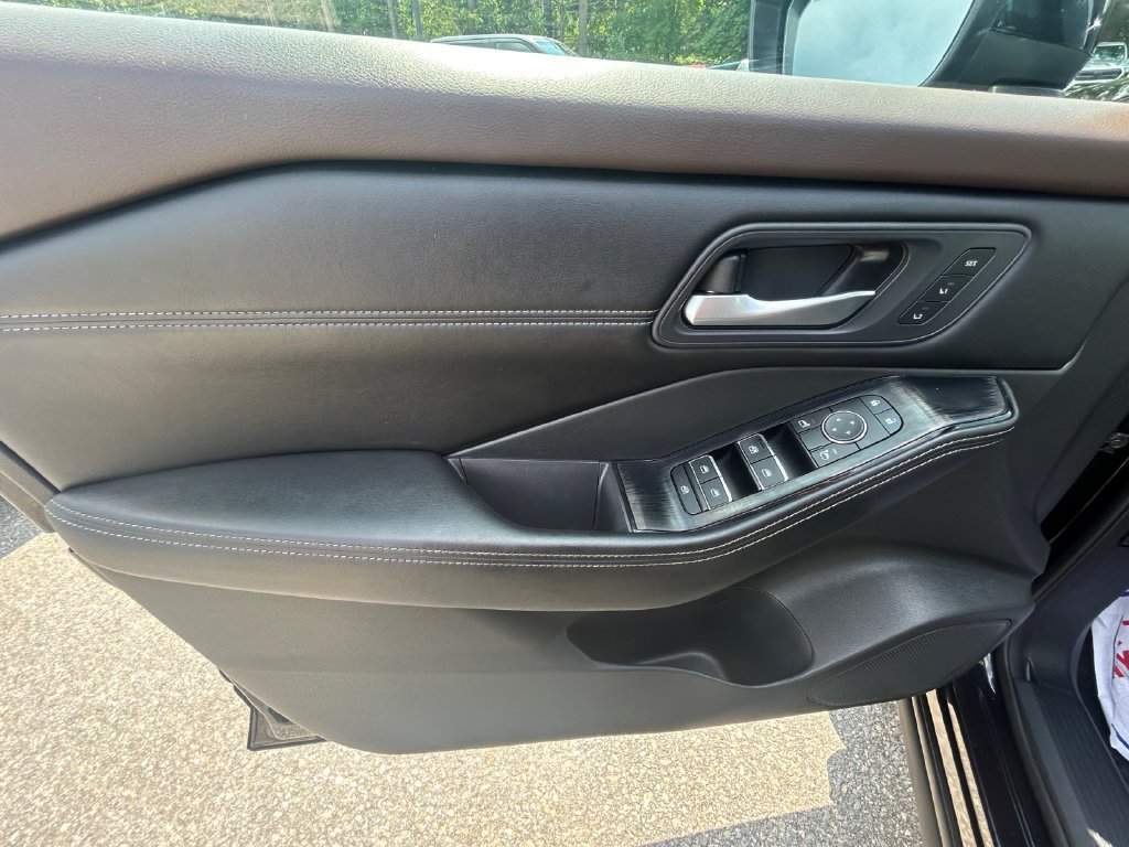 Used 2023 Nissan Rogue SL AWD/4WD image 24
