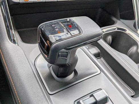 Used 2024 GMC Sierra 1500 AT4 w/ Technology Package AWD/4WD image 24