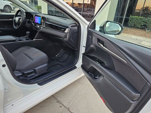 Used 2025 Toyota Camry LE image 27