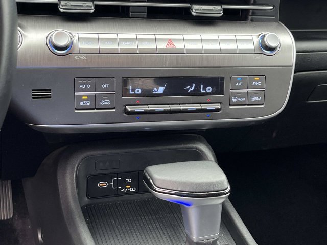 Used 2025 Hyundai Kona SEL AWD/4WD image 28