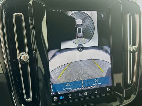 Used 2024 Volvo XC40 B5 Plus w/ Climate Package image 22