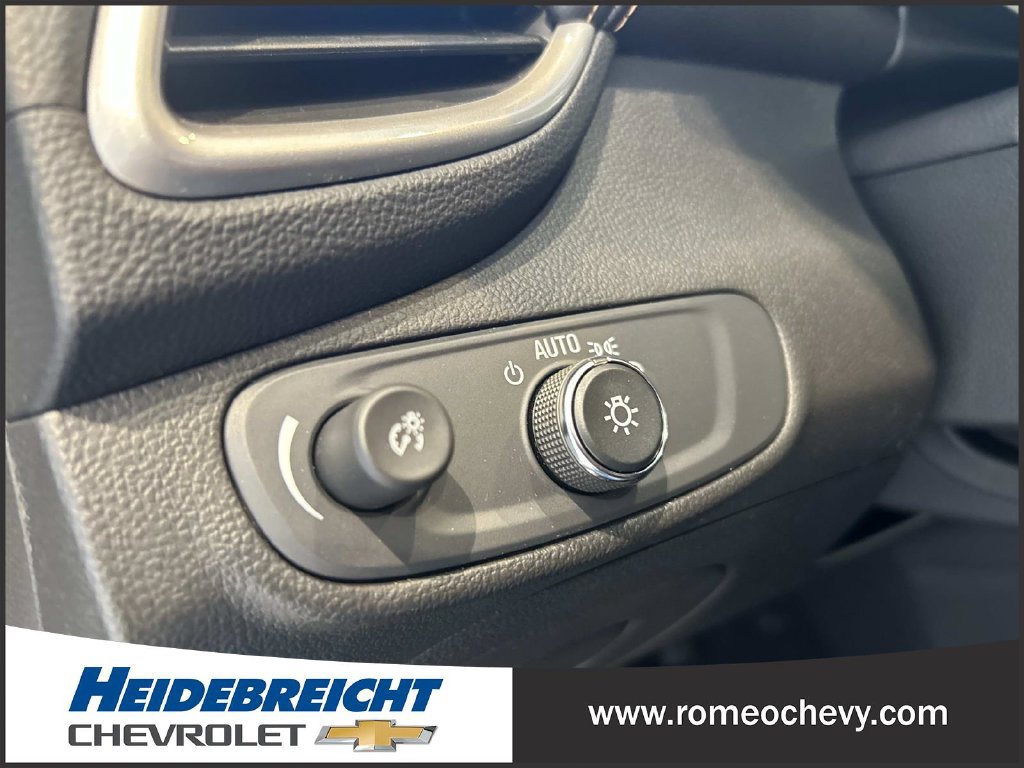 Used 2019 Chevrolet Trax LT w/ LT Convenience Package AWD/4WD image 31