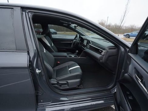 Used 2025 Toyota Camry SE image 19