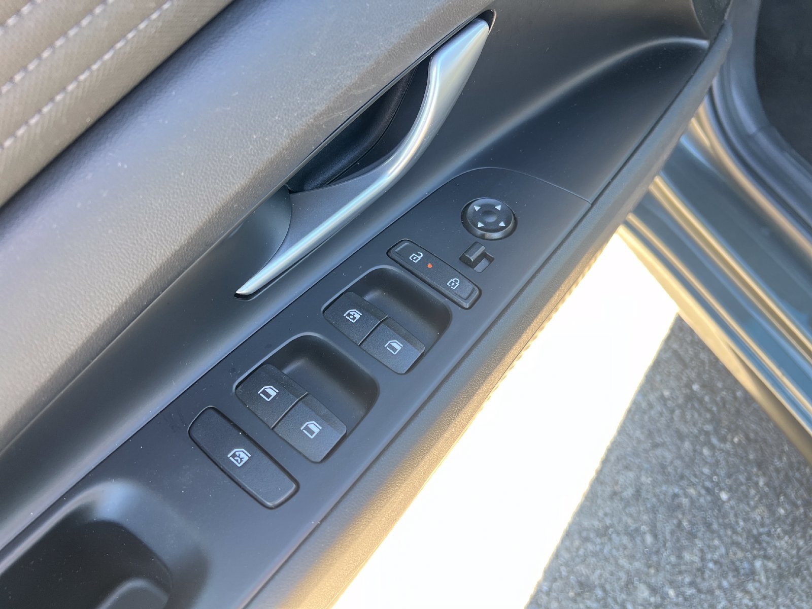 Certified 2024 Hyundai Elantra Limited FWD image 13