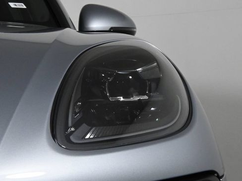 Used 2026 Porsche Macan GTS AWD/4WD image 11