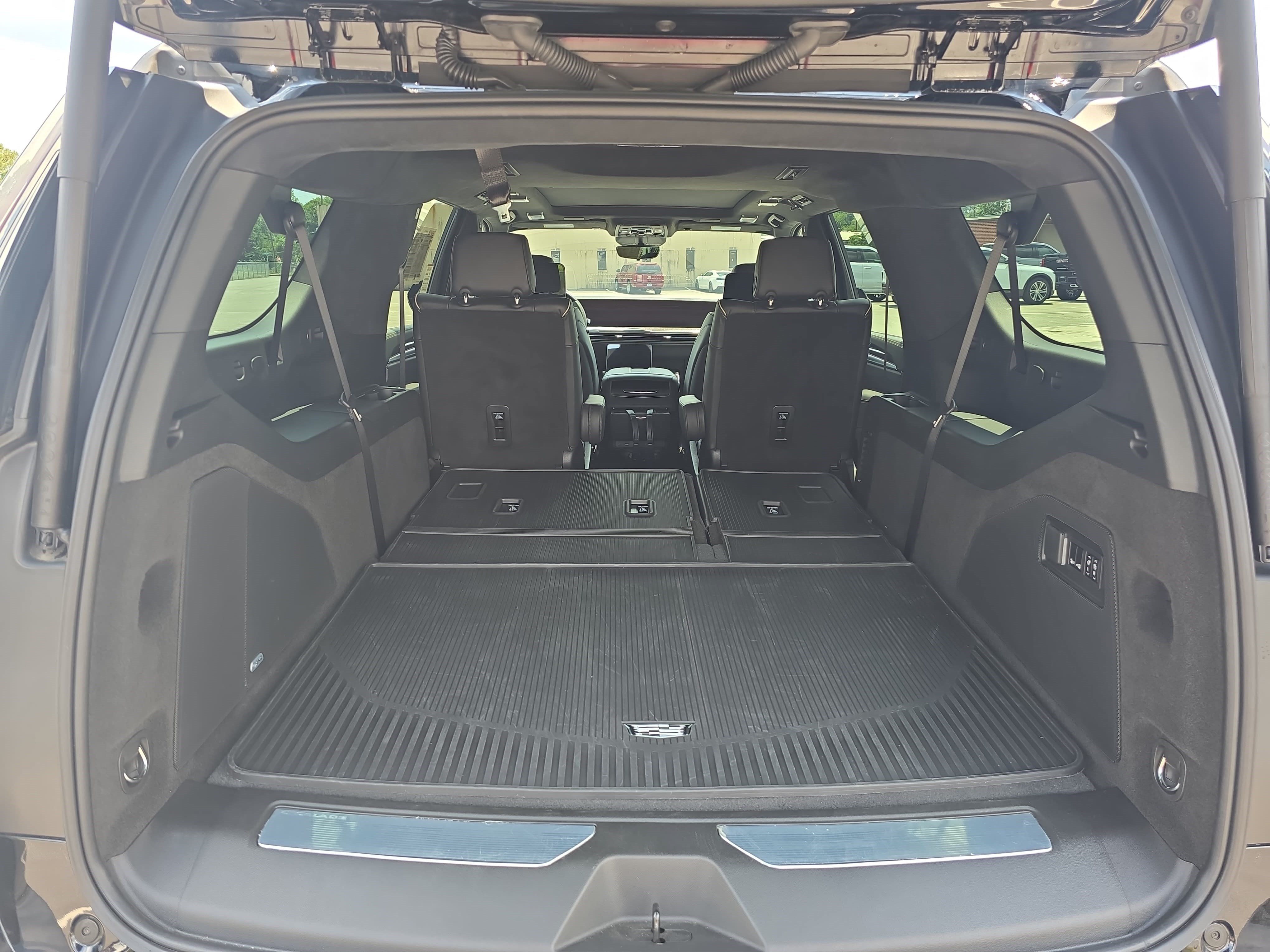 Certified 2026 Cadillac Escalade ESV V AWD/4WD image 14