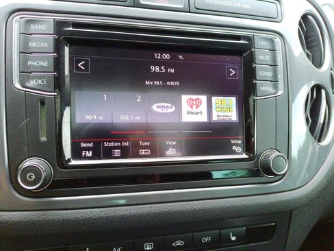 Used 2017 Volkswagen Tiguan Wolfsburg Edition AWD/4WD image 17