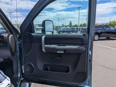Used 2007 Chevrolet Silverado 2500 LT w/ 1LT Convenience Package AWD/4WD image 36