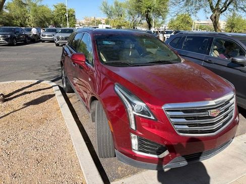 Used 2017 Cadillac XT5 Luxury AWD/4WD image 3