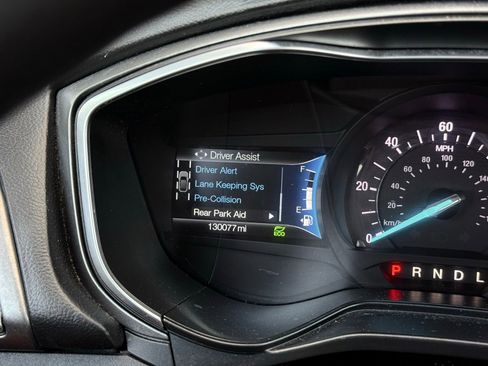 Used 2019 Ford Fusion SE FWD image 28