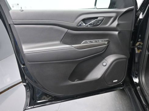 Used 2023 GMC Acadia SLT image 12