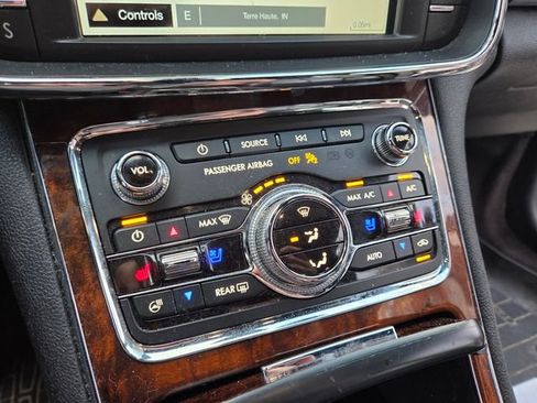 Used 2018 Lincoln Continental Select w/ Continental Climate Package FWD image 13