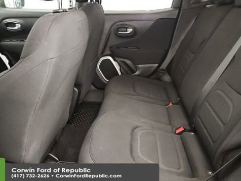 Used 2018 Jeep Renegade Latitude w/ Cold Weather Group image 20