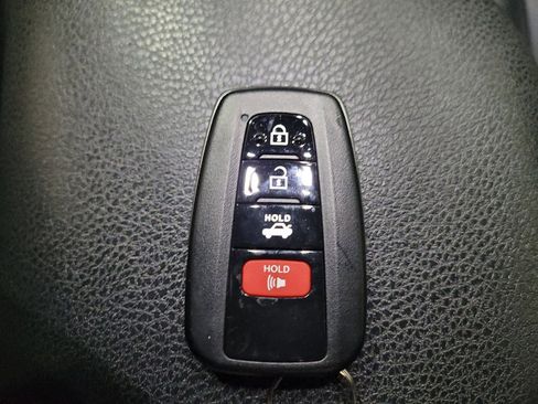 Used 2021 Toyota Camry SE w/ Cold Weather Package FWD image 32