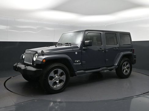 Used 2017 Jeep Wrangler Unlimited Sahara AWD/4WD image 3