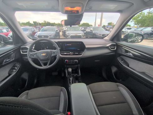 Used 2025 Chevrolet TrailBlazer LT AWD/4WD image 25
