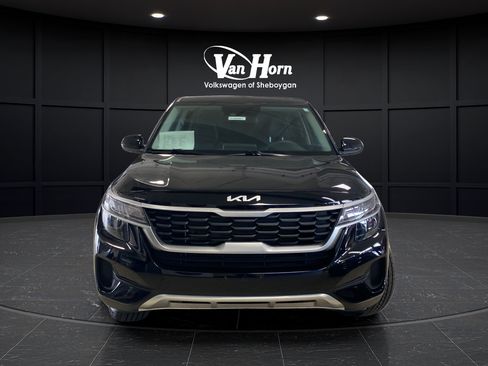 Used 2023 Kia Seltos LX AWD/4WD image 2