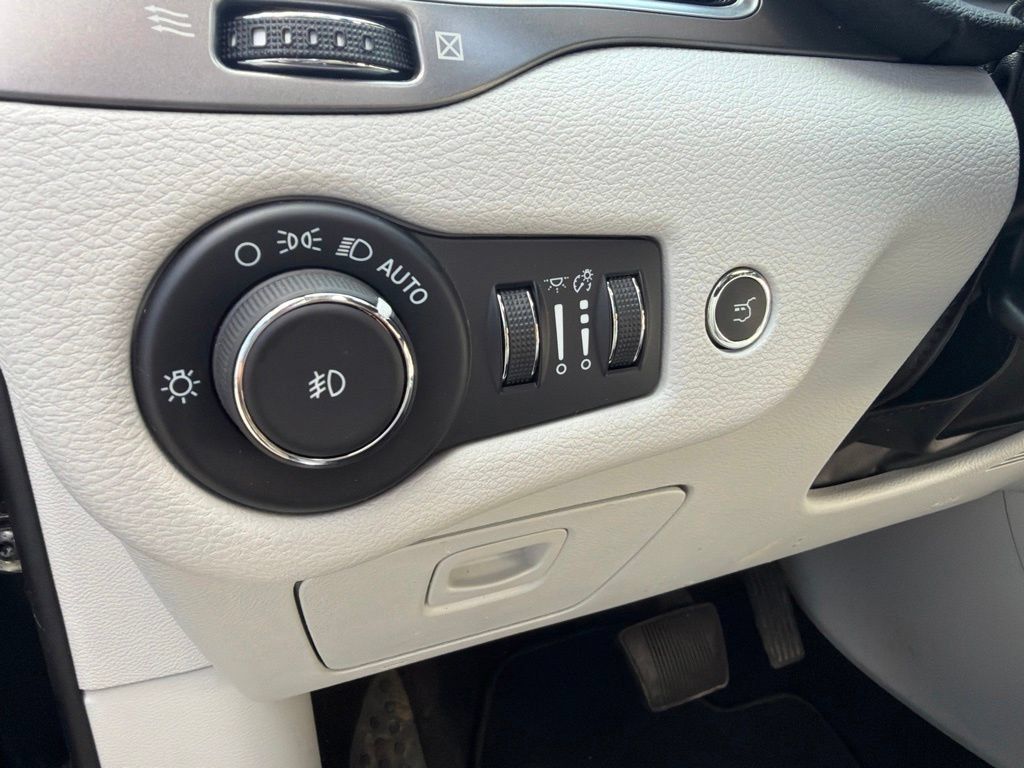 Used 2021 Jeep Cherokee Limited AWD/4WD image 23