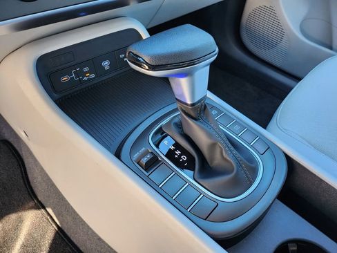 Certified 2025 Hyundai Kona SE image 26