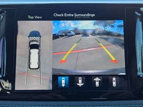 Used 2020 Chrysler Pacifica Limited w/ Advanced Safetytec Group FWD image 17